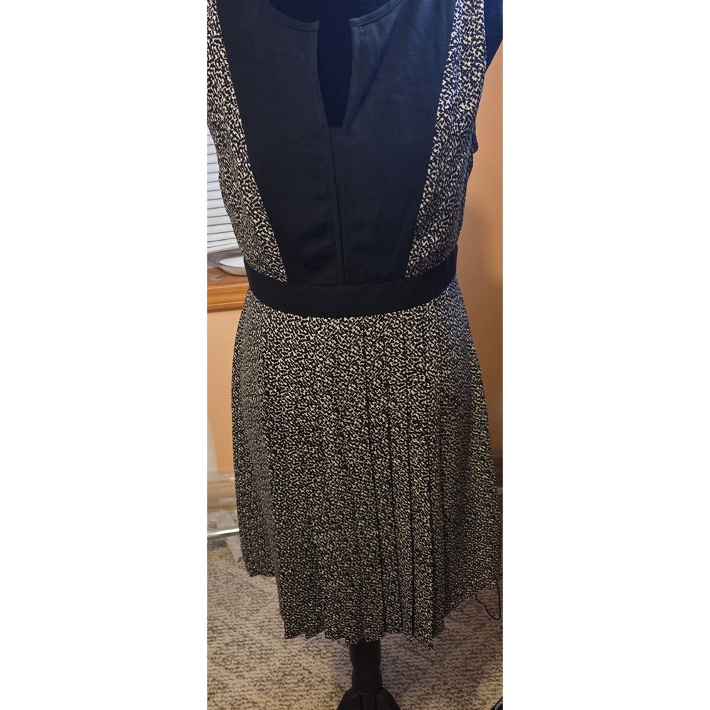 Covington Black Tan Geometric Print Pleated Sleeveless Dress 6